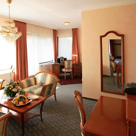 מלון Parkhotel Maasberg Gmbh 4*